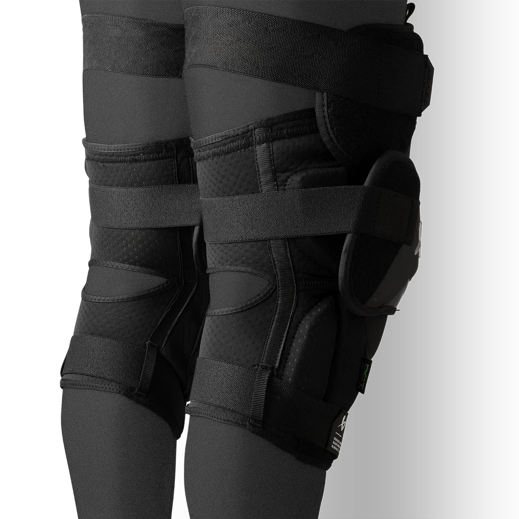 S25 BAUER PRO KNEE GUARD