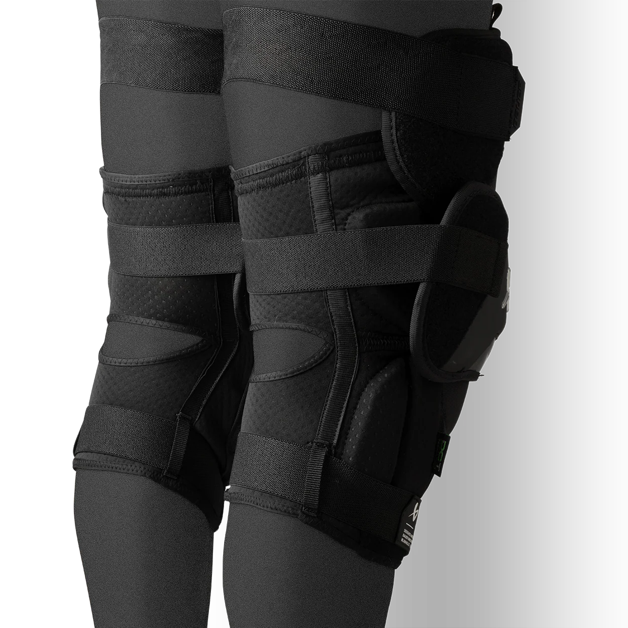 S25 BAUER PRO KNEE GUARD
