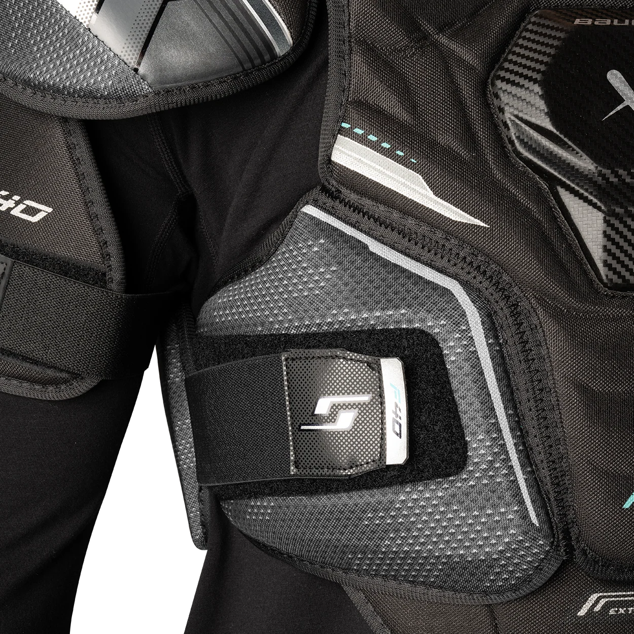 S26 SUPREME F40 SHOULDER PAD JUNIOR