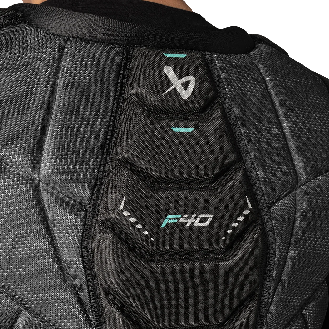 S26 SUPREME F40 SHOULDER PAD JUNIOR